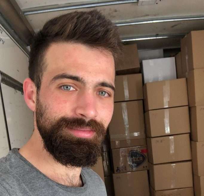 עובד בא בזמן הובלות במדריך למעבר דירה